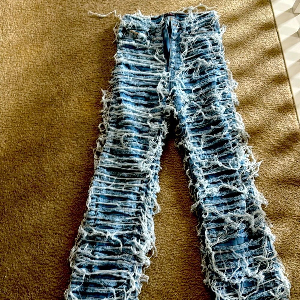 Boot cut Shredded Jeans